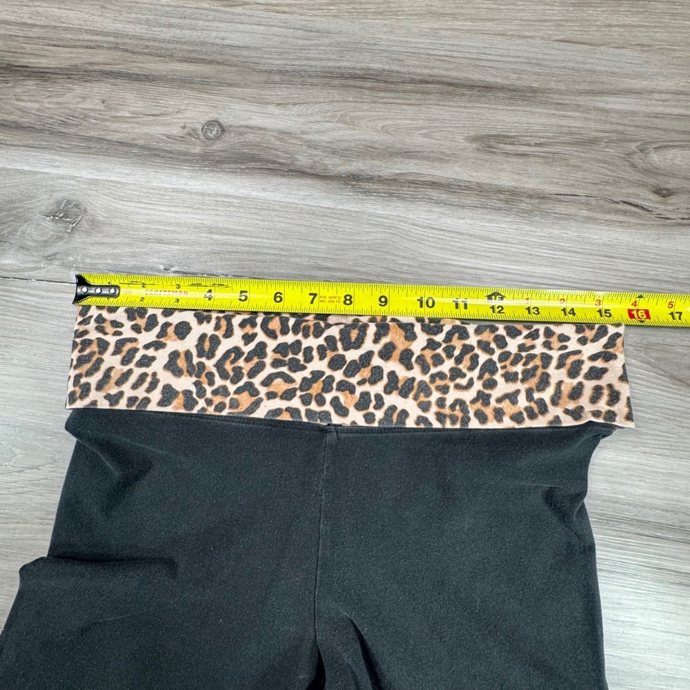 PINK Victoria's Secret Black Leopard Print Foldover Yoga Capri Leggings Womens M - Picture 7 of 12